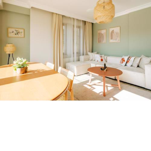 Chic Flat with Stunning View 10 min to VadIstanbul