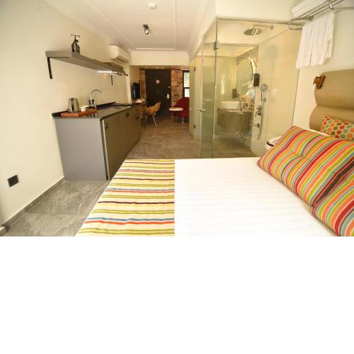 Chic Garden Flat with Patio near Hadrian's Gate