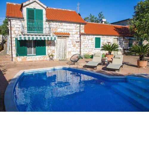 Chic Holiday Home in Marina with Private Swimming Pool