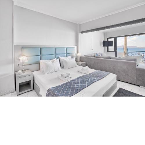Chic, Modern Seaside Oasis in Sunny Piraeus!