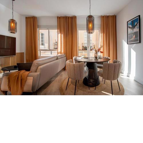 Chic quiet apartment with workspace in city centre