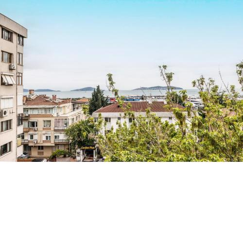 Chic Sea View Flat on Bagdat Avenue in Bostanci