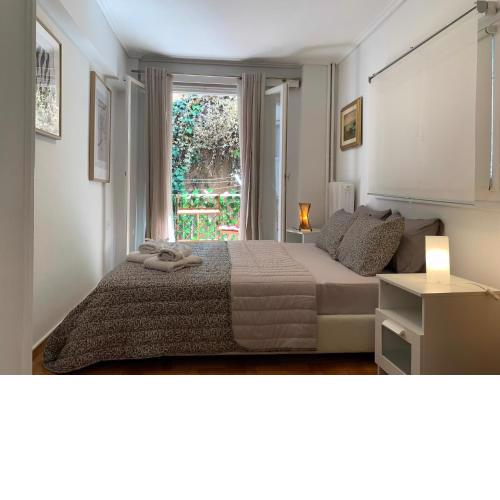 Chic Urban Living: Apartment in Acropolis-Koukaki