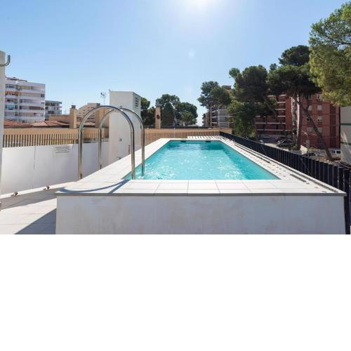 Chic Urban Oasis: Poolside Escape