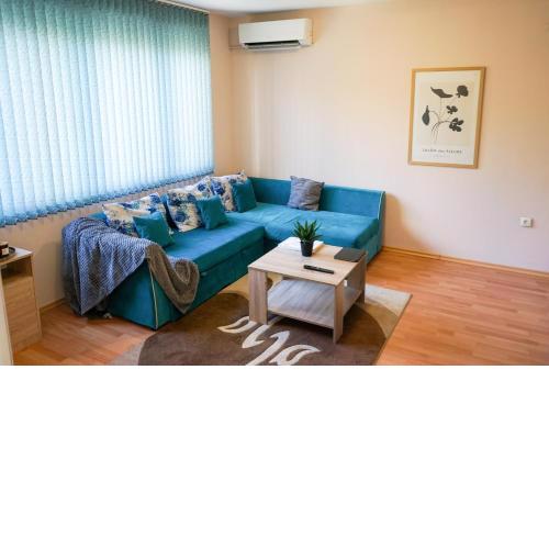 Chic Urban Retreat: Modern 2-Bedroom Gem for Your City Escape