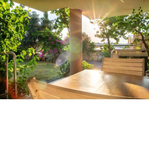 Chic Villa w Garden Patio 5 min to Beach in Izmir