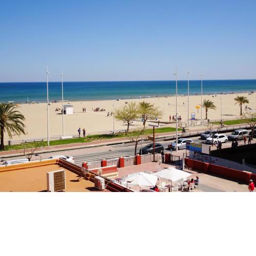 CHIMO PLAYA - En primera línea de playa ( Alquiler solo familias )