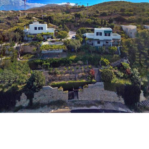 Chriason Studios & Apartments