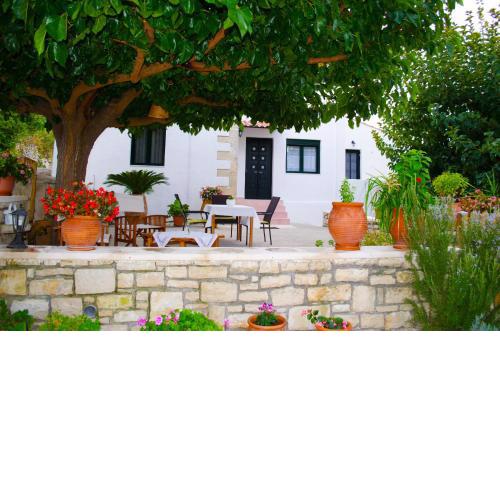 Chrisa Holiday Home