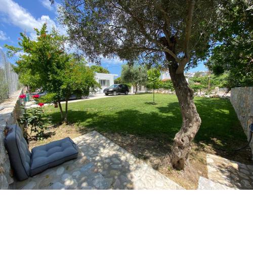Chrisi Holiday Home - 500 sqm Private Gardens & Nature View - 300m by the sea