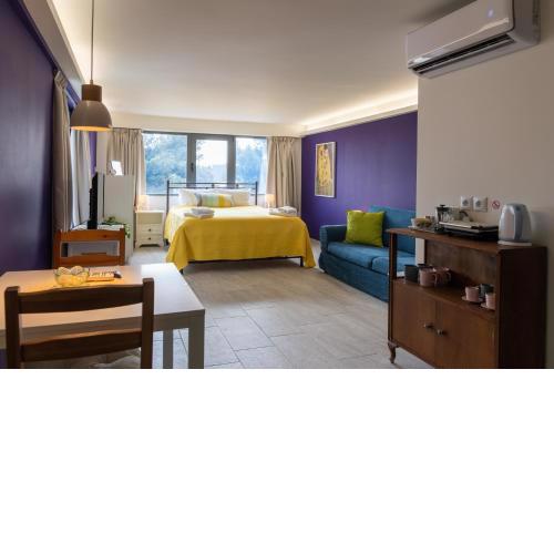 CHROMA Lodge Pikermi