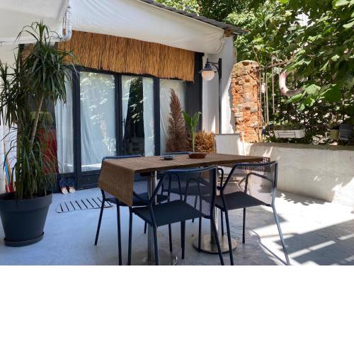Cihangir Garden Room