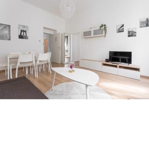 City Apartment next to metro line U1