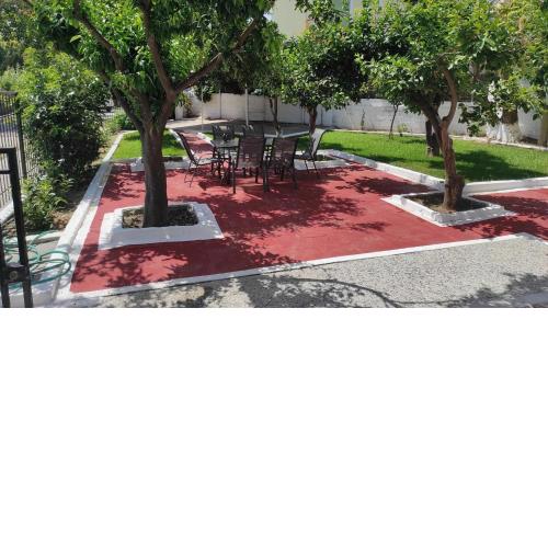City Apartment w3 BR spacious yard