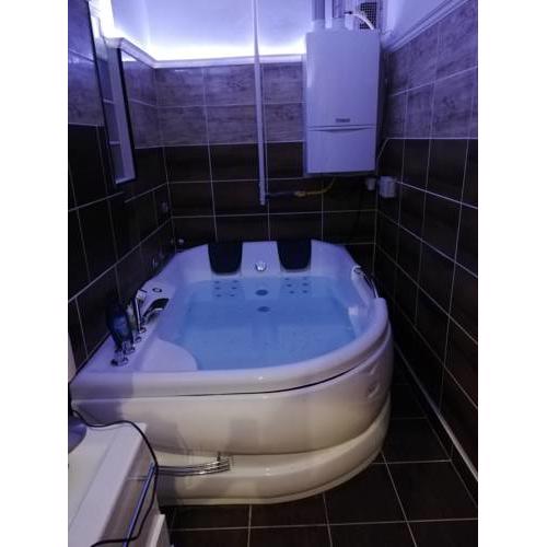 City Center SPA & JACUZZI Apartment