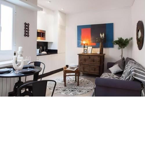 City Center Trendy & Charming Private Apartment