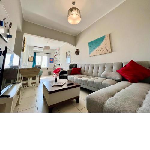 City Center/Navarinou Modern Apt. with Queen Bed