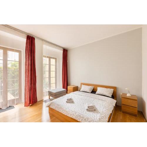 City Centre Garden Apartment with parking