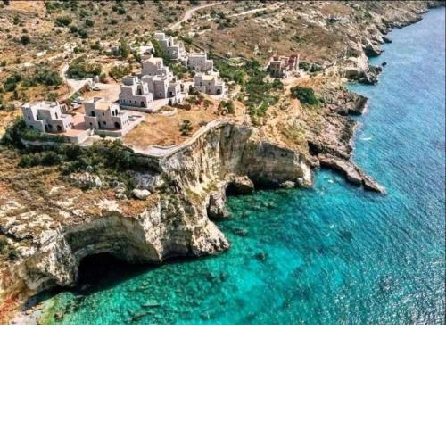 Cliffside Cozy Villa w/ Seaviews