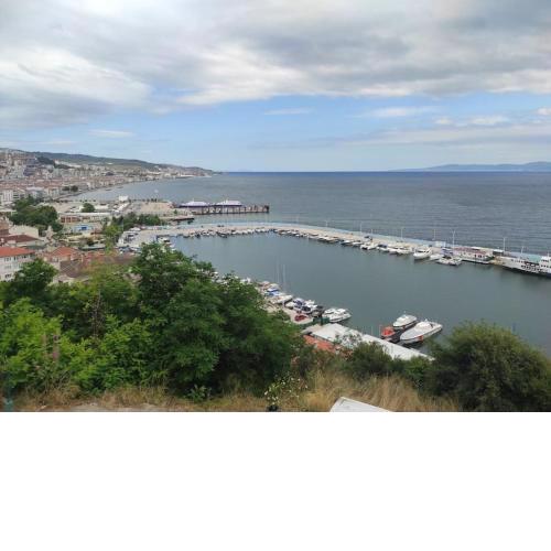 Clifftop Bliss: Beach View, 2BR