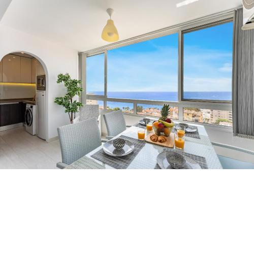 Coastal Charm Renovated 2Bed Apt, Pool, Sea Views