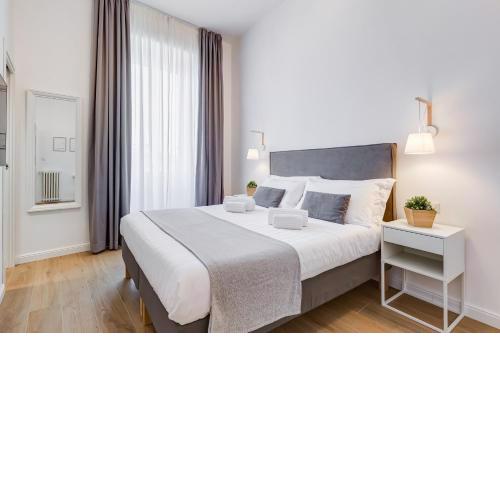 Colonna Luxury Apartment