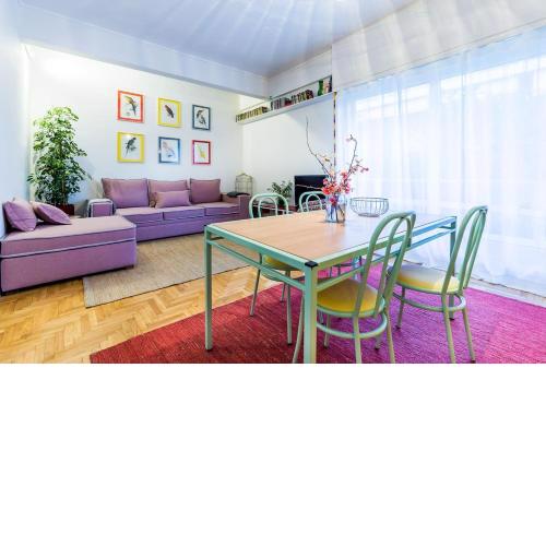 Colorful Apartment Near The Acropolis