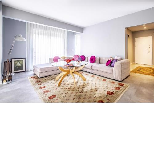 Colorful Flat next to Bostanci Marmaray Station