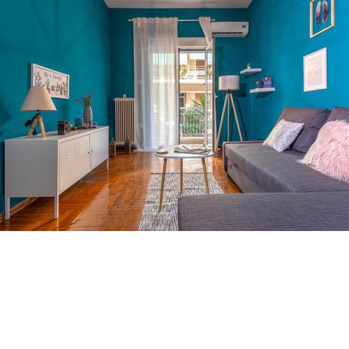 Colourful apt,airport line,6 min metro,100 MBPS!