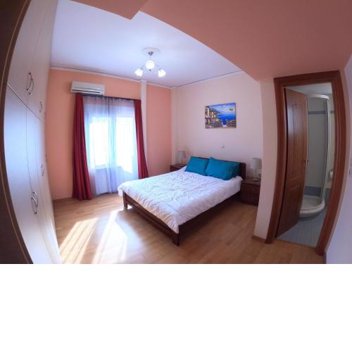 Comfortable 3 Bedroom and 2.5 Bathroom Apt near Acropolis