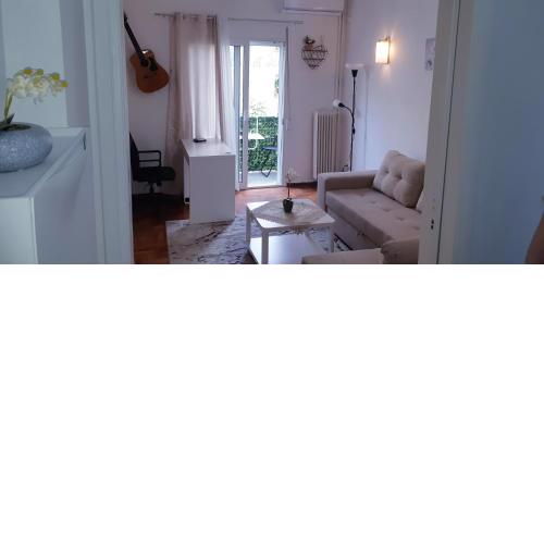 Comfortable 3rd floor near metro