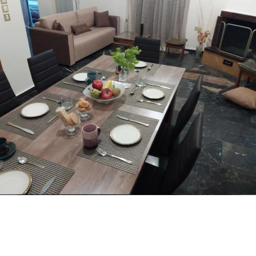 Comfortable 4th fl flat ideal for up to 8 people