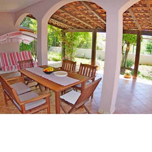 Comfortable apartment with covered terrace and fenced garden