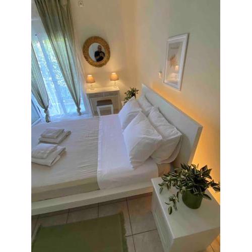 Comfy and Convenient by the Beach