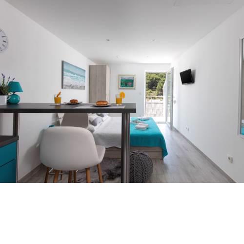 Comfy Apartment Iskra in Povlja near Sea
