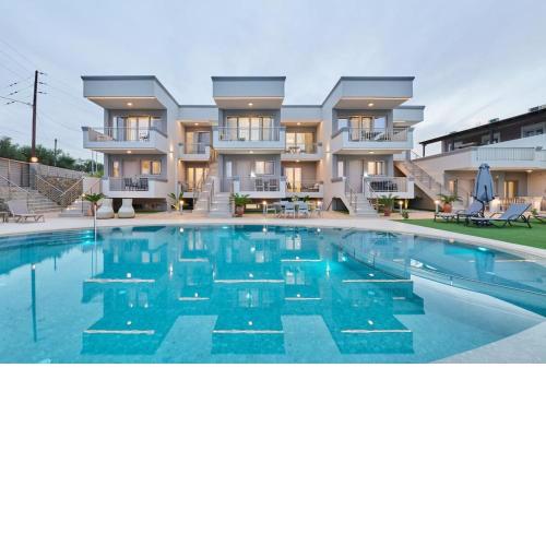 Comfy apartment/650m from beach w/pool dining area