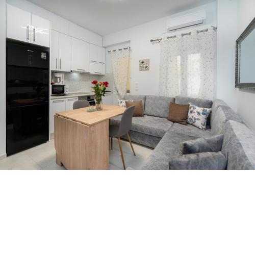 Comfy Apt next to metro
