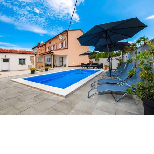 Comfy Holiday Home in Smoljanci with Private Terrace