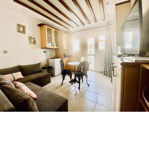 Comfy & Lightful Apartment close to Athens Center