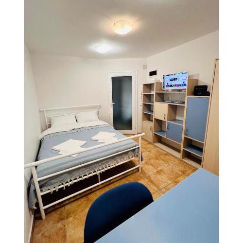 Comfy Room 100letov