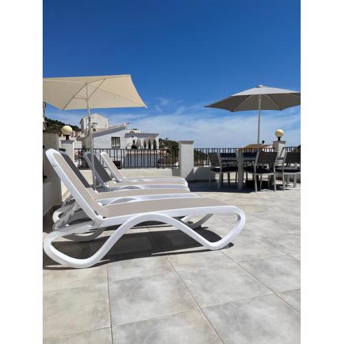 Competa, Casa de La Plaza - Modern 2 bed apartment large private roof terrace