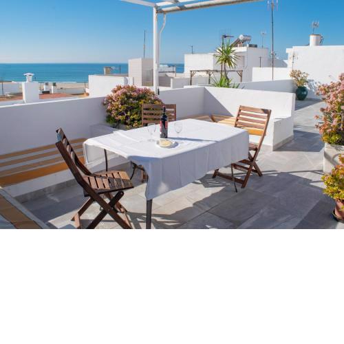 Conil town house with roof terrace and great views, Baluarte