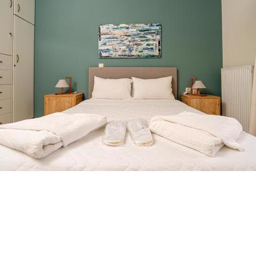Contemporary 2 bedroom apt 5 min walk from Kissamos center