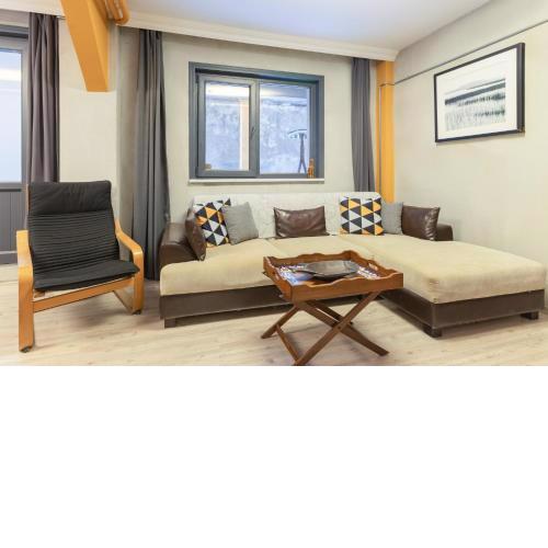 Contemporary and Stylish Flat in Sisli