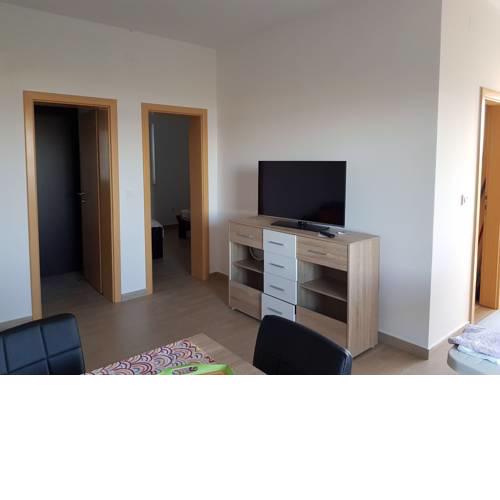 Contemporary Apartment in Neviđane near Sea
