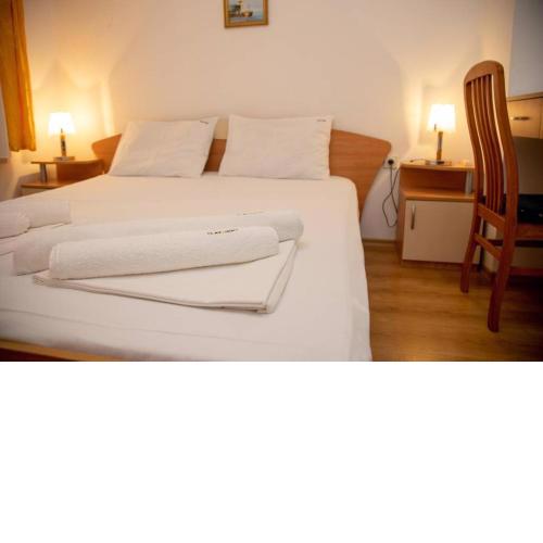 Convenient 1-Bedroom Flat next to Harmanite Beach
