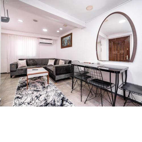 Convenient Flat w Balcony 15 min to Mermerli Beach