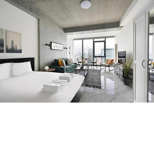 Cool Bright Studio W Parking Poolviews! #238