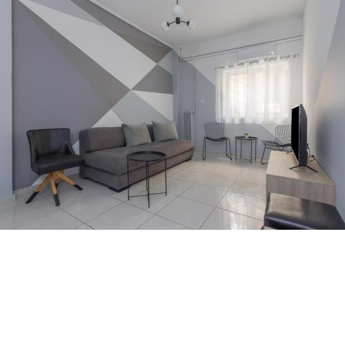 Cool Flat In Ideal Location