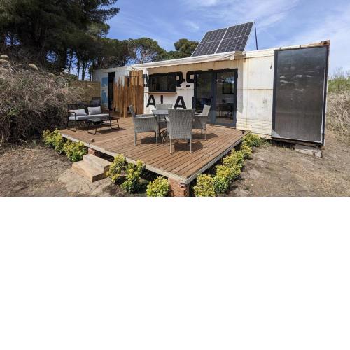 CoolTainer retreat: Sustainable Coastal forest Tiny house near Barcelona